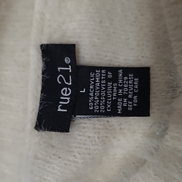 Rue21 Cream, Pink & Silver Chevron Print Eyelash Sweater Size Large - Picture 3 of 7